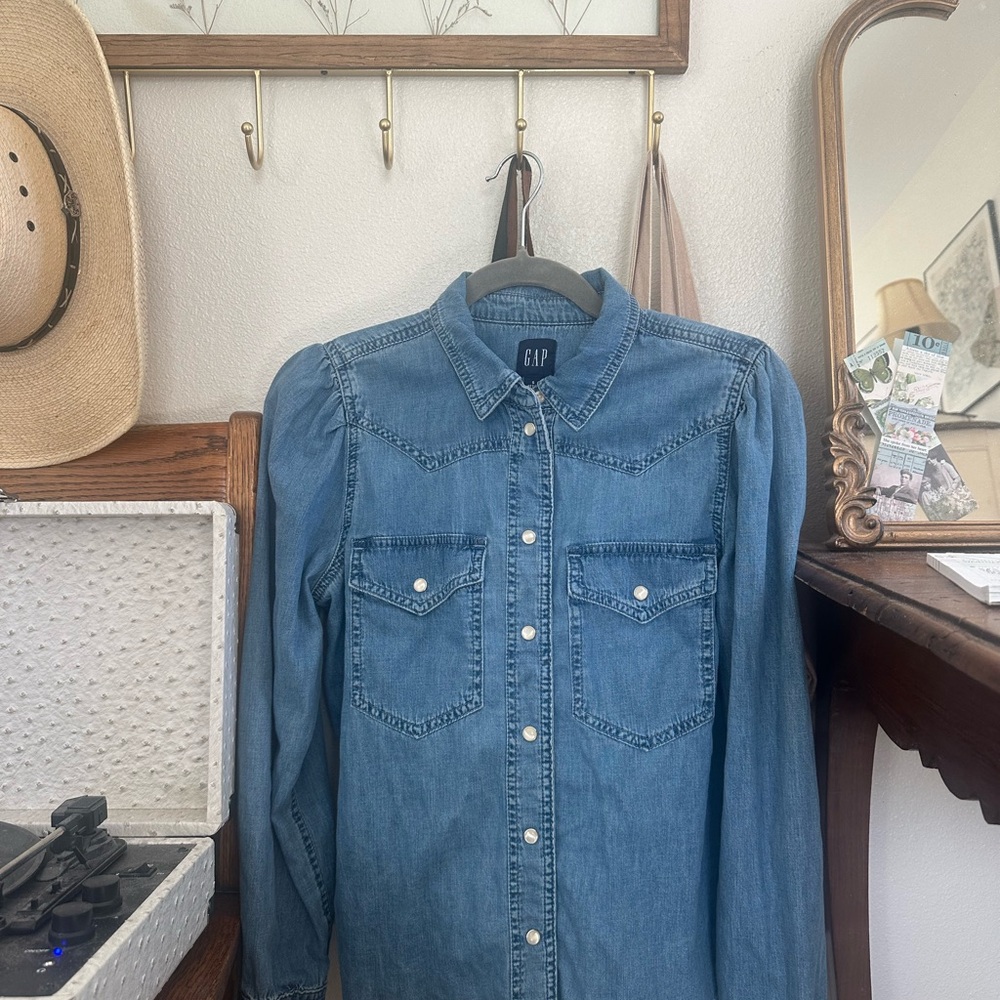 GAP Denim Ladies Pearl Snap